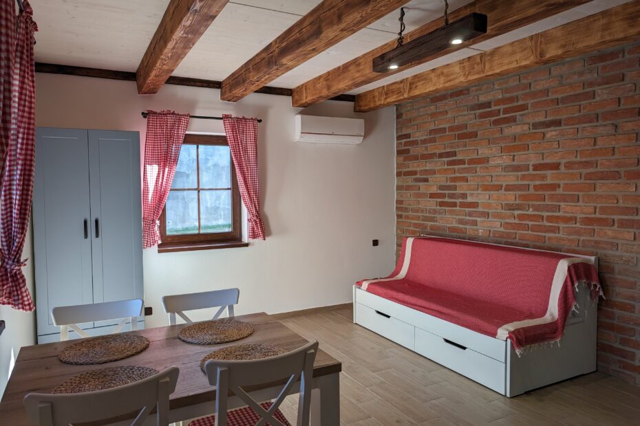 Obývací pokoj s rozkládací postelí